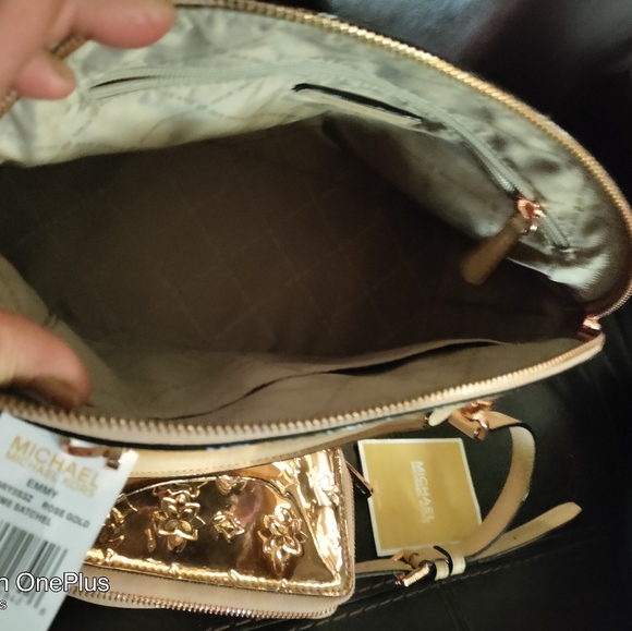Gold Michael Kors purse w/matching wallet - Picture 3 of 6